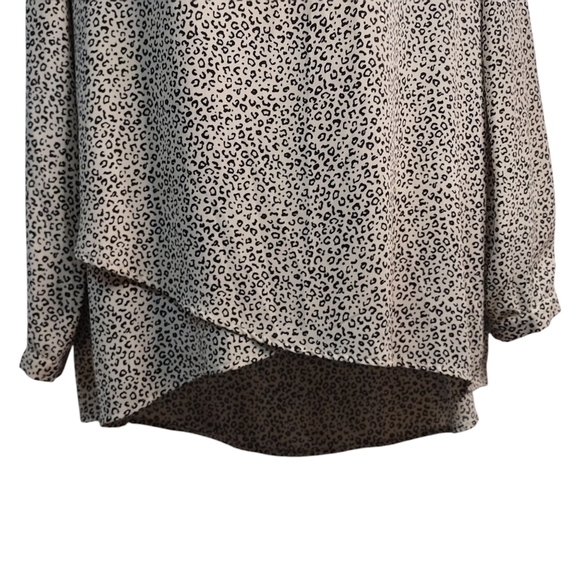Chelsea & Theodore Blouse Women’s Leopard Print Crossover Hem V-Neck  Size Large - Picture 4 of 9